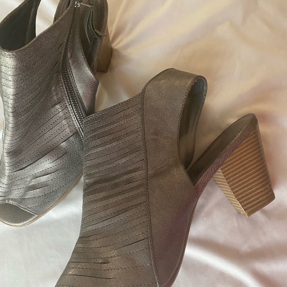 Peep toe sandals - Picture 2 of 2